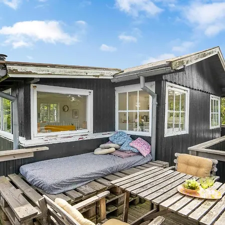 Pet Friendly In With Kitchen