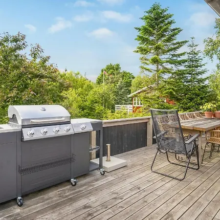 Pet Friendly In With Kitchen